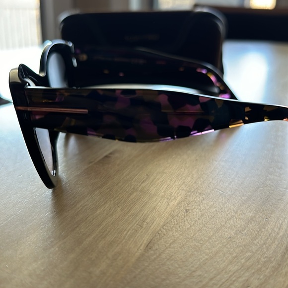 Sunglasses - Picture 4 of 10